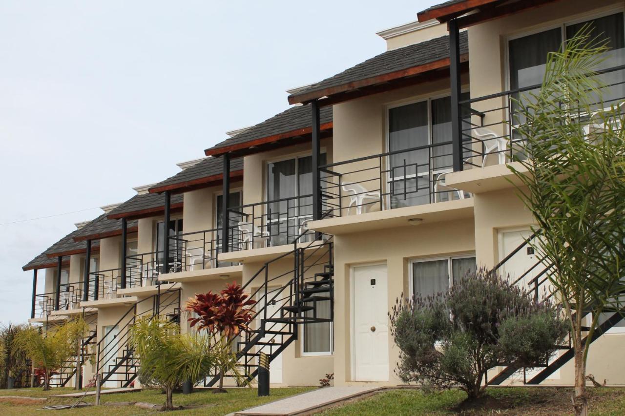 Brisas Del Lago Apartamentos Colón Extérieur photo