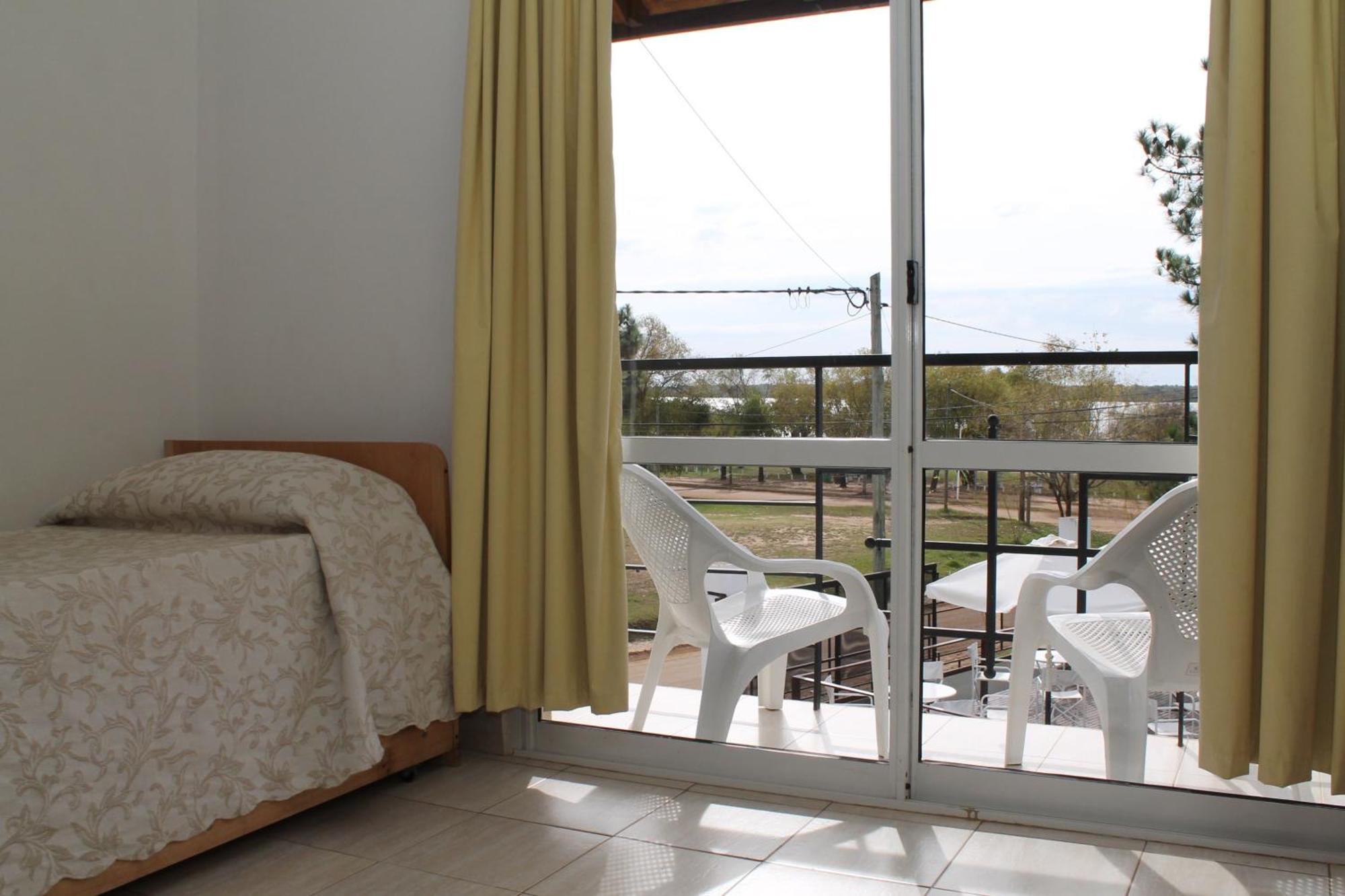 Brisas Del Lago Apartamentos Colón Extérieur photo