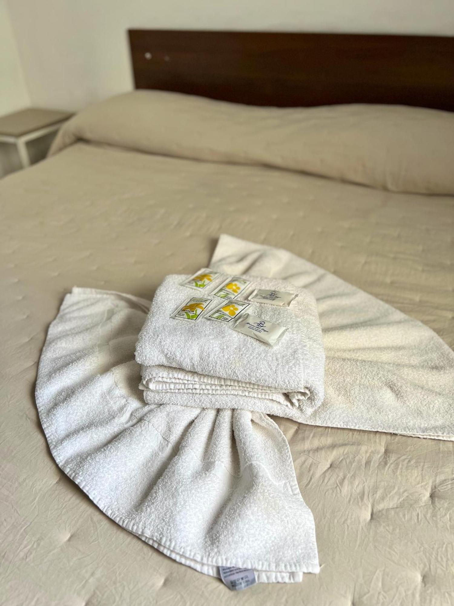 Brisas Del Lago Apartamentos Colón Extérieur photo
