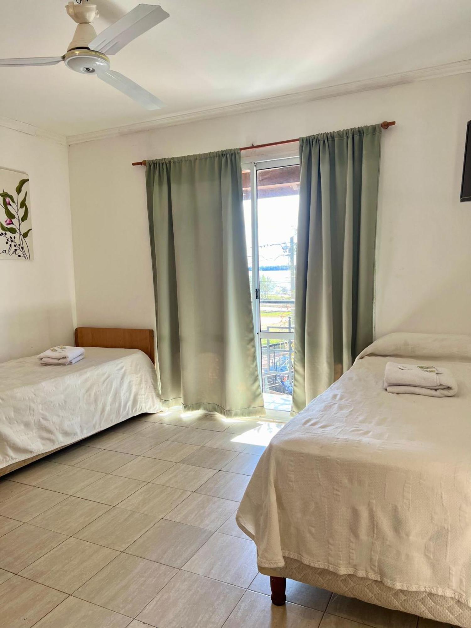 Brisas Del Lago Apartamentos Colón Extérieur photo
